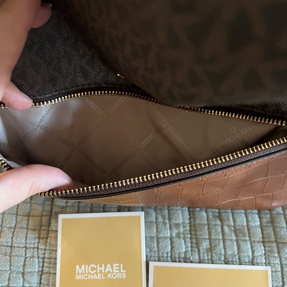 Perfect condition! Michael Kors book bag- mid size. - Picture 2 of 9